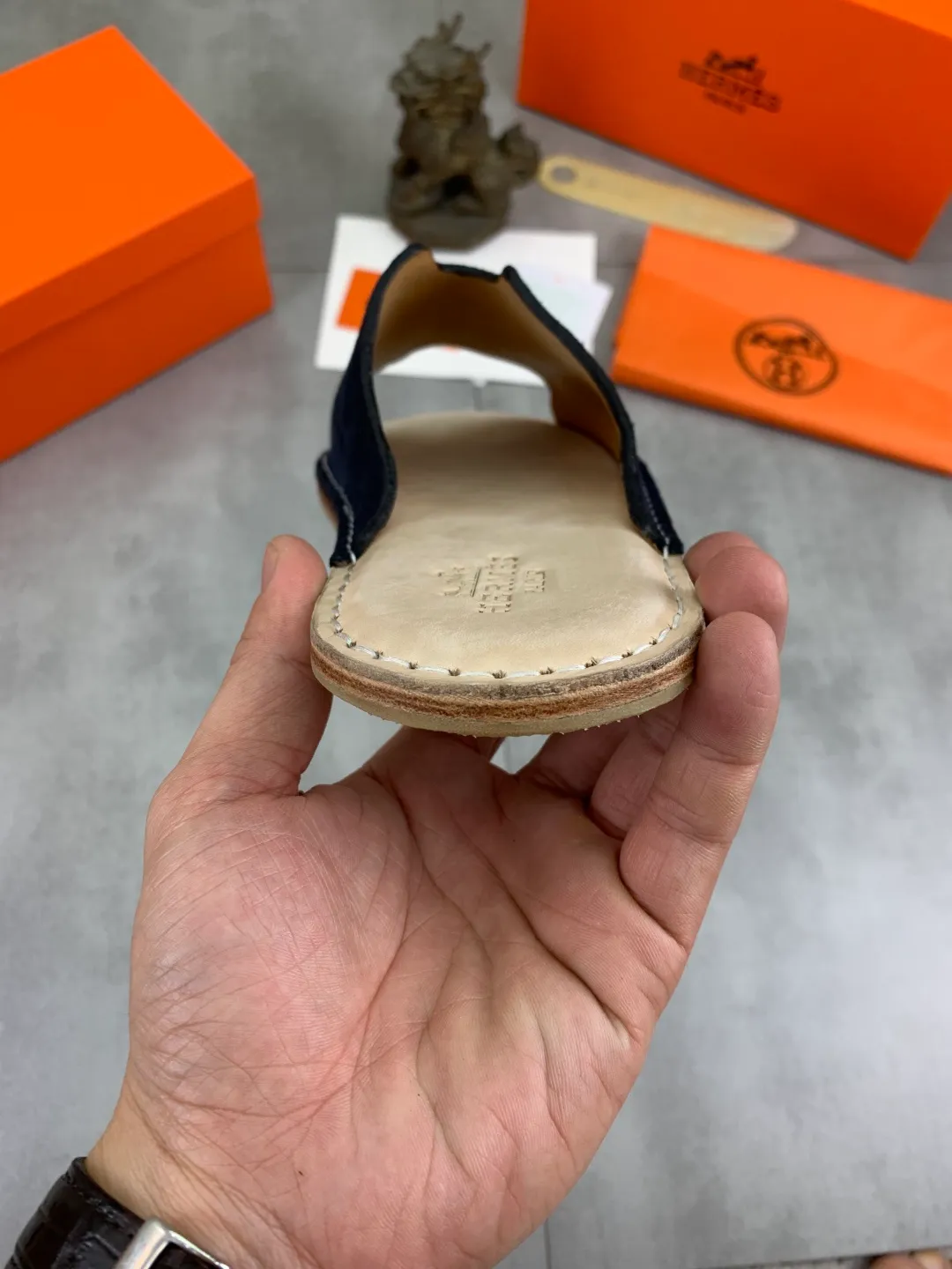 Men's men's shoes 💰P360 new model (genuine leather outsole series) new colors are coming simultaneously on the official website [HERMES] Hermès series: original development, original anatomy display, exclusive outsole [Material] Sole: original genuine leather sole with cow essence film 🌸. Fabric Original calfskin Lining: Imported cowhide, delicate and soft Code number: 38-44